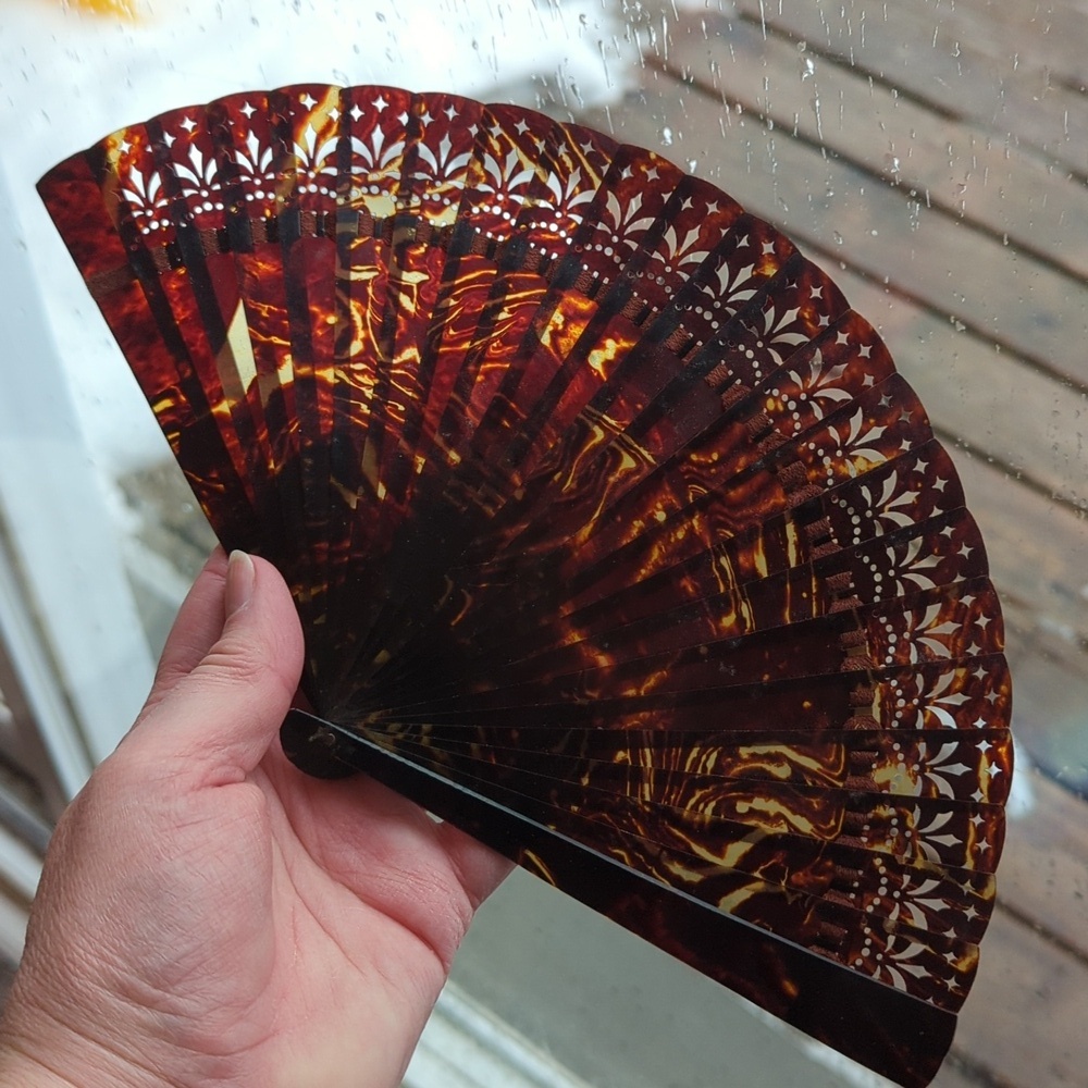 Imitation Tortoise Shell Fan - Picture 2 of 9